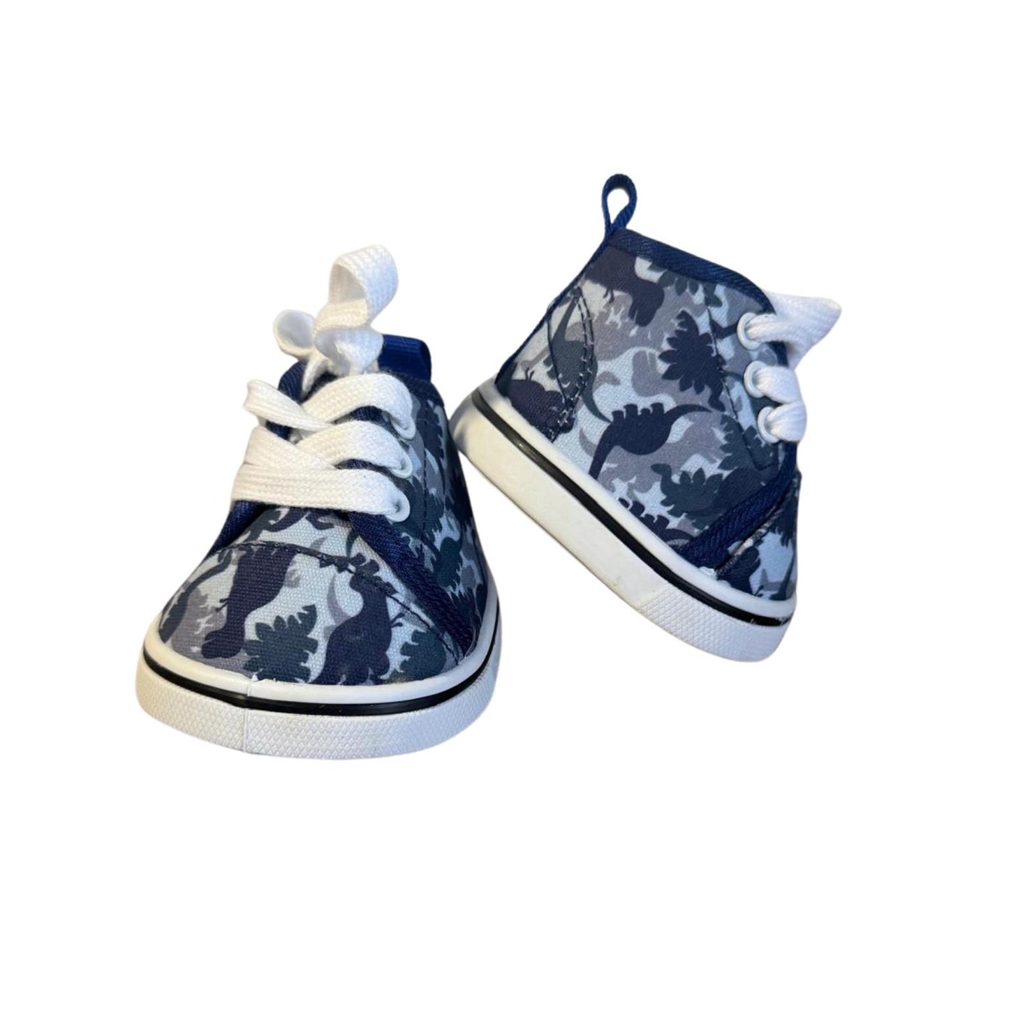 Dino sneakers voor knuffels met blauwe dino’s in verschillende tinten – stoere, verstelbare knuffelschoentjes van Make a Bear